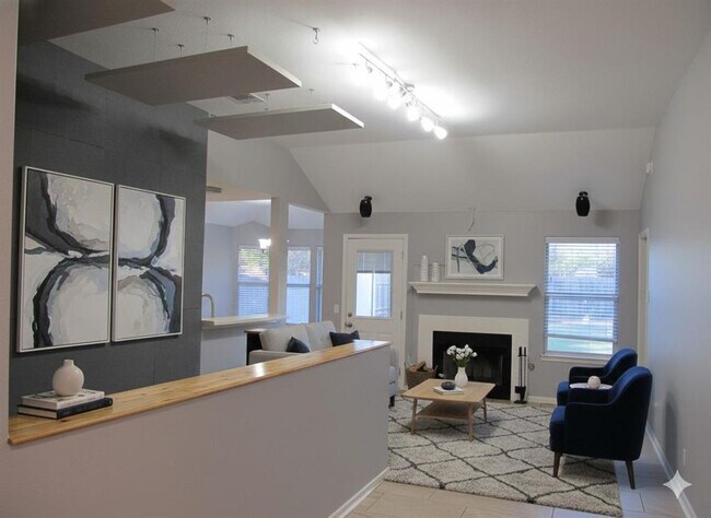 Building Photo - 915 Lantana Dr