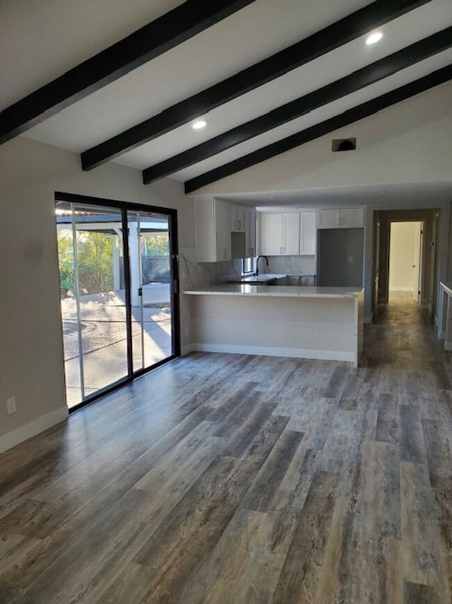 Building Photo - 4 Bedroom-3 Bathroom Single Story Home on ...