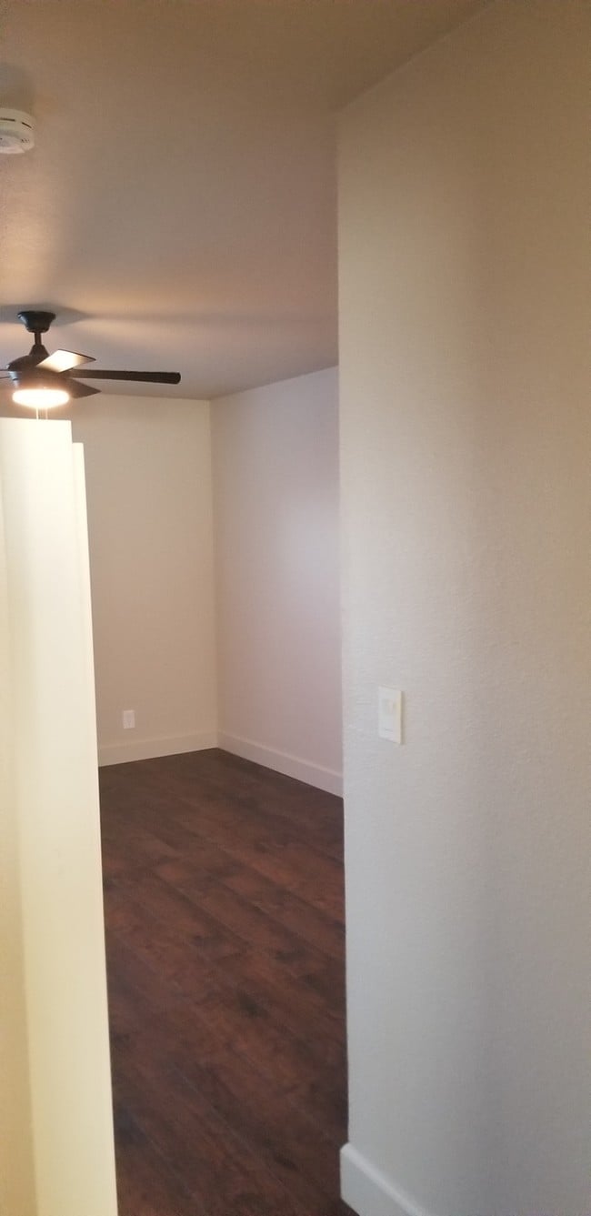 Building Photo - Two Bedroom Apartment near Sunnyslope School
