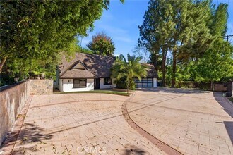 Building Photo - 5836 Winnetka Ave