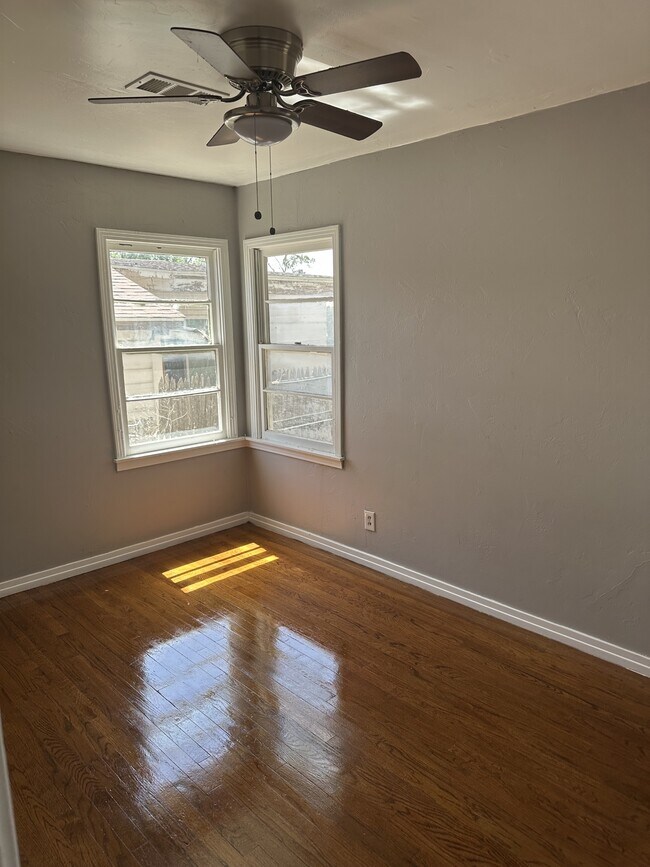 Foto del edificio - 1809 Poplar St