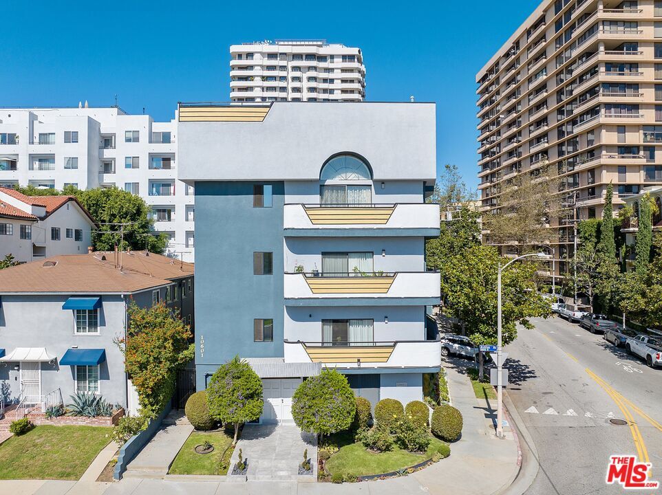 Foto principal - 10601 Ashton Ave