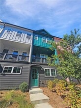 Building Photo - 169 Color Cir