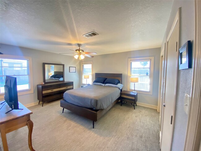 Building Photo - 1311 Milam Dr