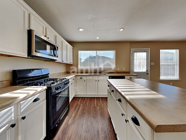 Foto del edificio - 421 Hackberry Dr