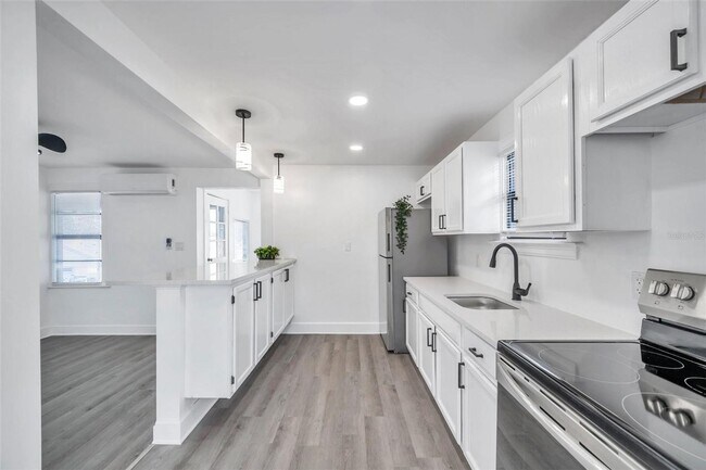 Foto del edificio - Gorgeous 2 bedroom 1 bath apartment