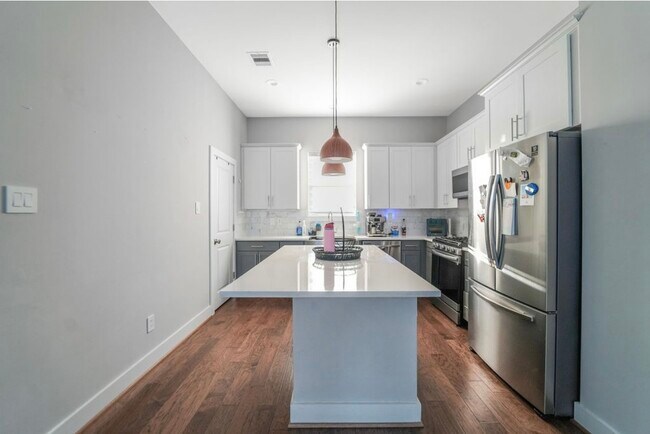 Foto del edificio - 622 Janisch Rd