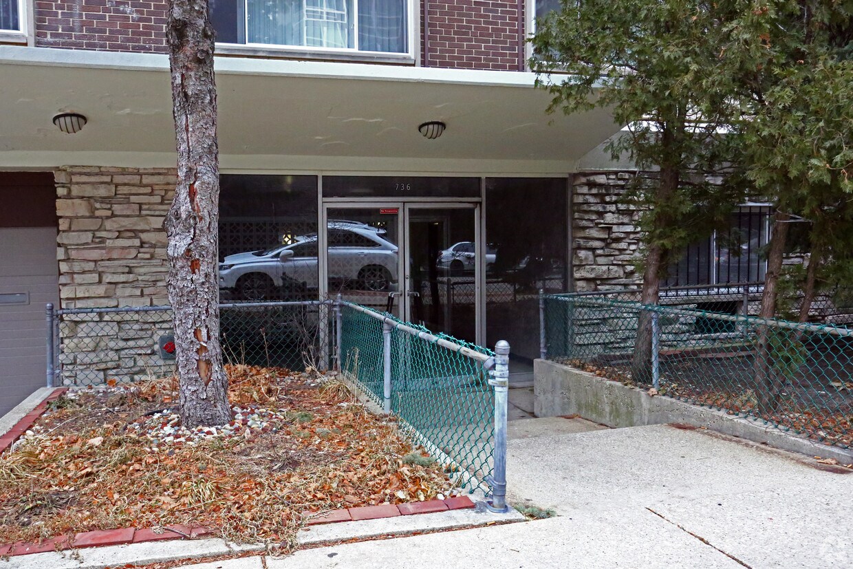 Foto del edificio - 736 W Buena Ave