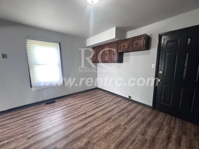 Building Photo - 1204 Giddings-