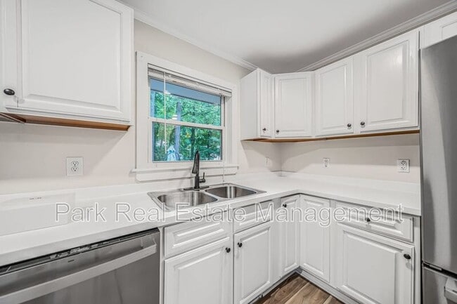 Building Photo - 201 Howell St