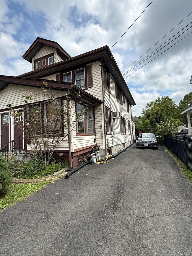 Building Photo - 32 S Brett St