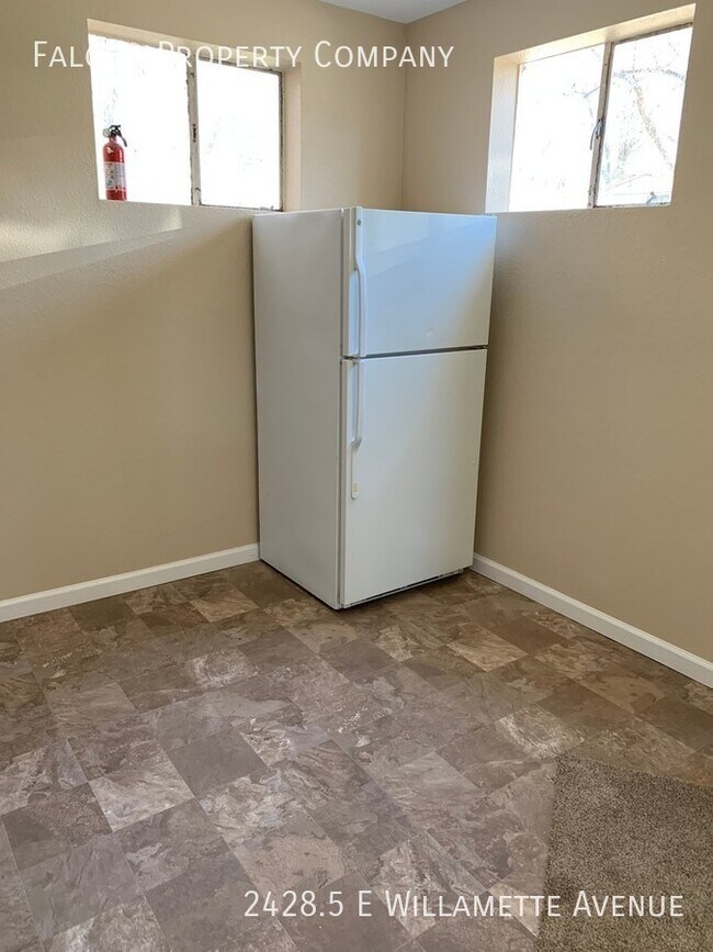 Building Photo - Lower Level Duplex near The Olympic Traini...