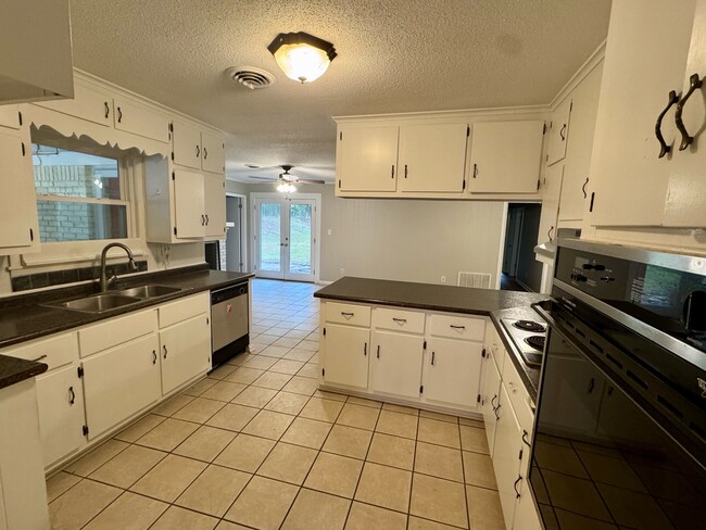 Building Photo - 1416 Mitts Dr