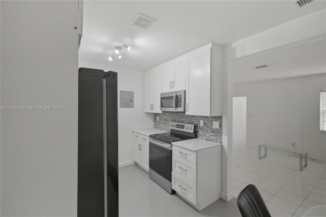 Building Photo - 1425 NW 10th Pl
