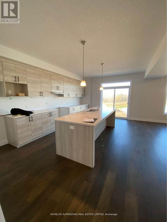 Building Photo - 32 Faith St