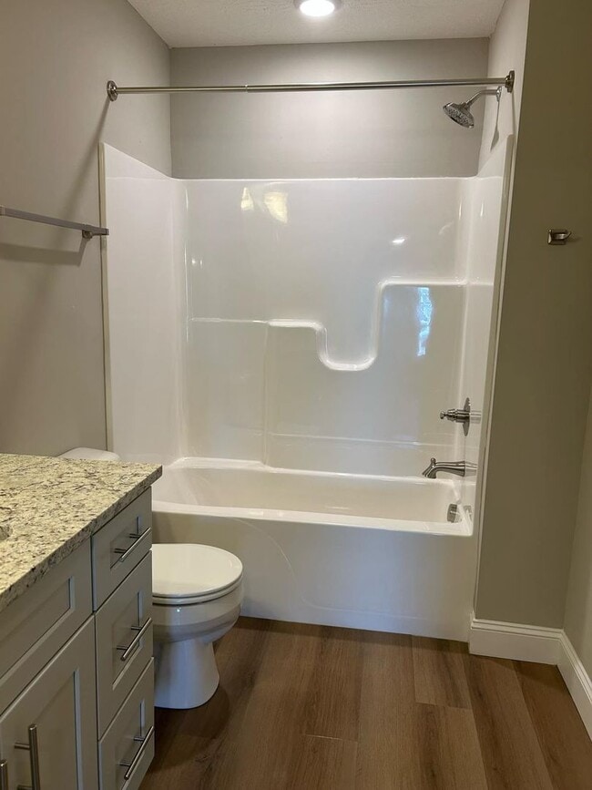 Building Photo - Remodeled single family home