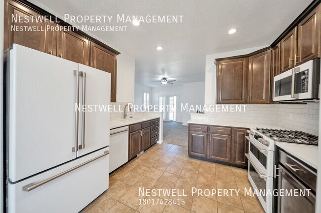 Building Photo - Elegant South Jordan Home with Breathtakin...