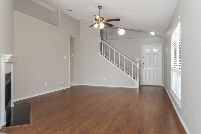 Foto del edificio - 1378 Chinaberry Dr