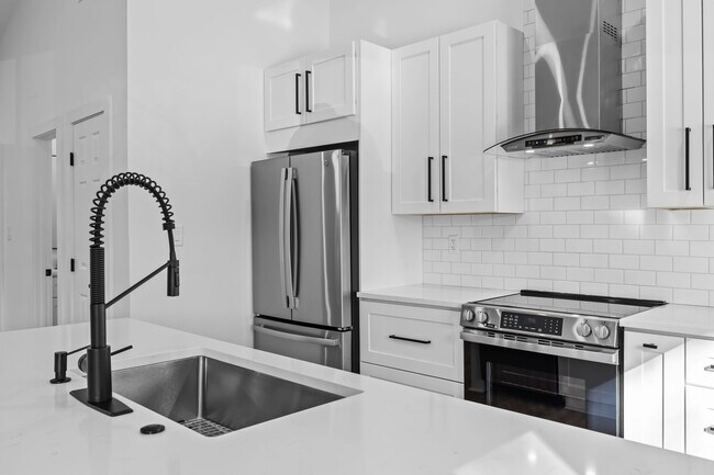 Foto del edificio - 8625 Cedarbrook Dr