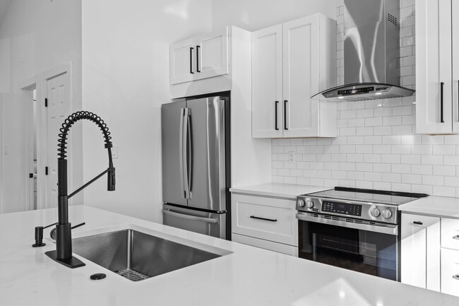 Photo - 8625 Cedarbrook Dr House