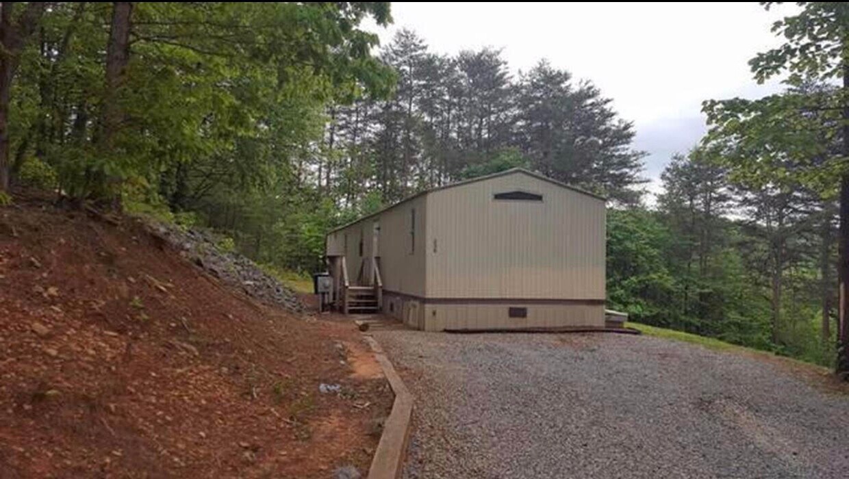 Primary Photo - 206 Primrose Rd
