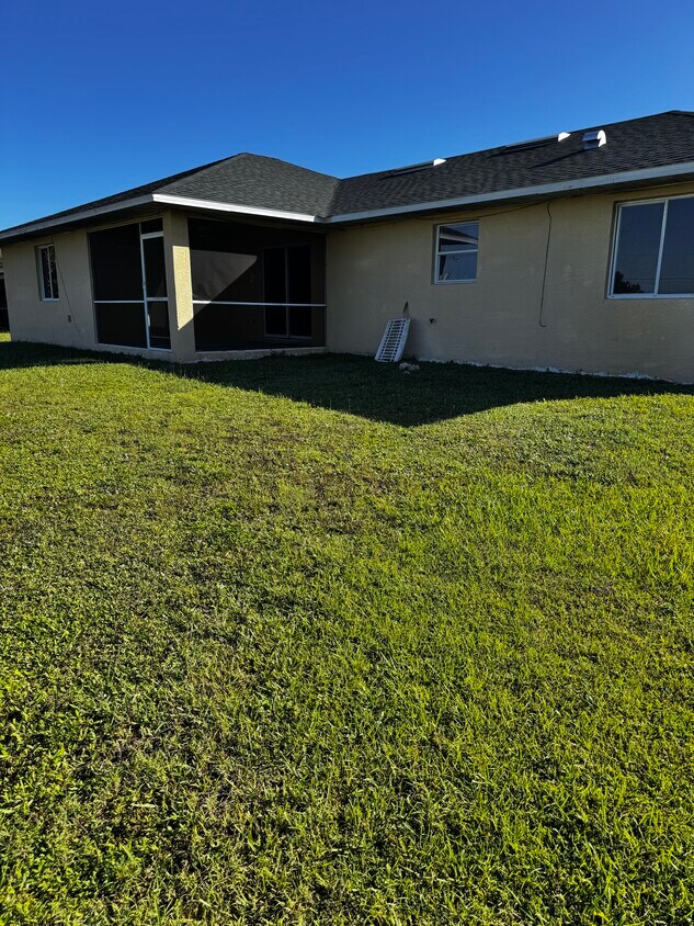 Back view - 738 Andover Ave S