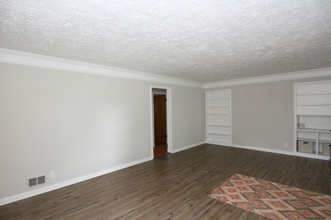 Building Photo - Spacious 2 Bedroom Indianapolis Home!