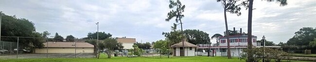 Building Photo - 3 Bedroom Condo, close to airport & shoppi...