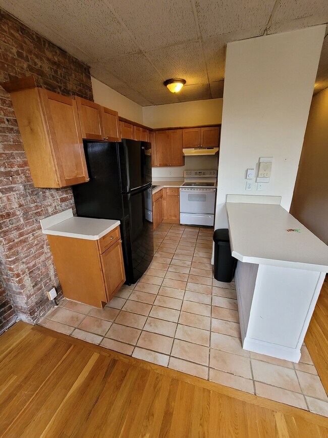 Nice Galley Kitchen With Counter - 219 Washington St