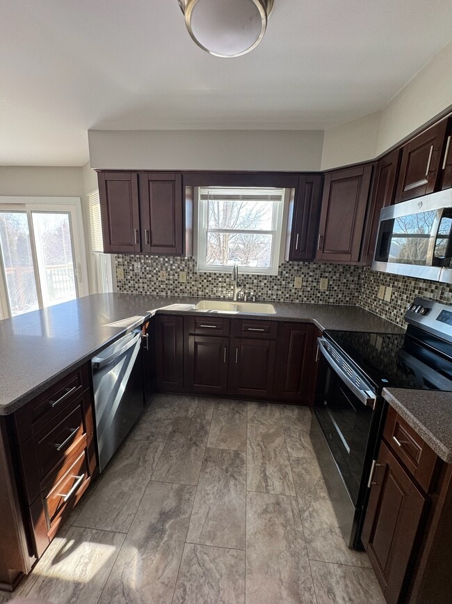 Building Photo - 8811 Woodridge Dr