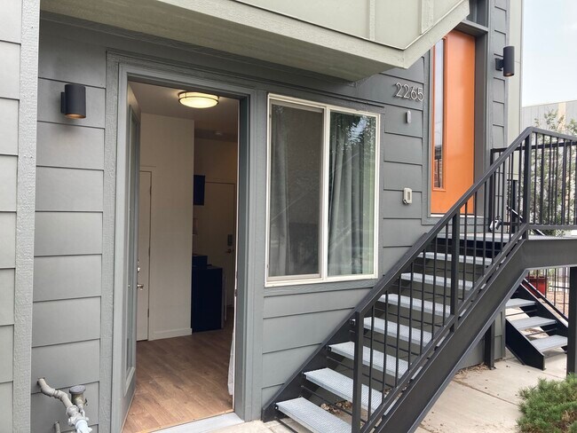 Building Photo - 2265 Glenarm Pl