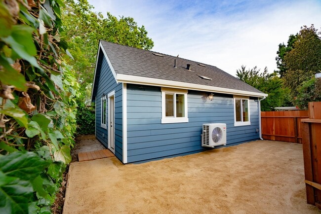 Building Photo - Detached ADU with Separate Driveway