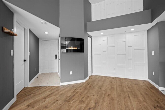 Foto del edificio - 800 Crestwood Ct S