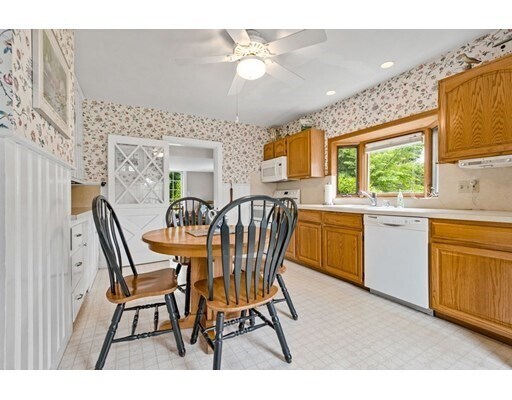 Foto del edificio - 49 Beaver Dam Rd