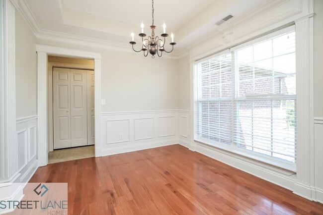 Building Photo - REDUCED!