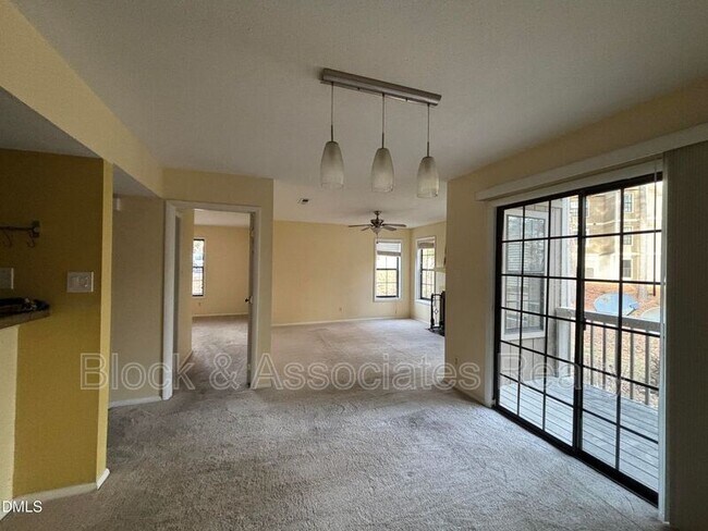 Foto del edificio - 3704 Chimney Ridge Pl