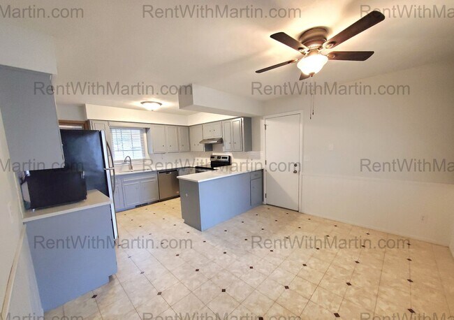 Foto del edificio - FOR RENT- lovely ranch home near amusement park with easy freeway access! Pets ok with conditions!