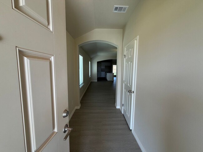 Foto del edificio - Brand New Construction in Midland!