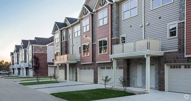 Townhomes For Rent In West Des Moines