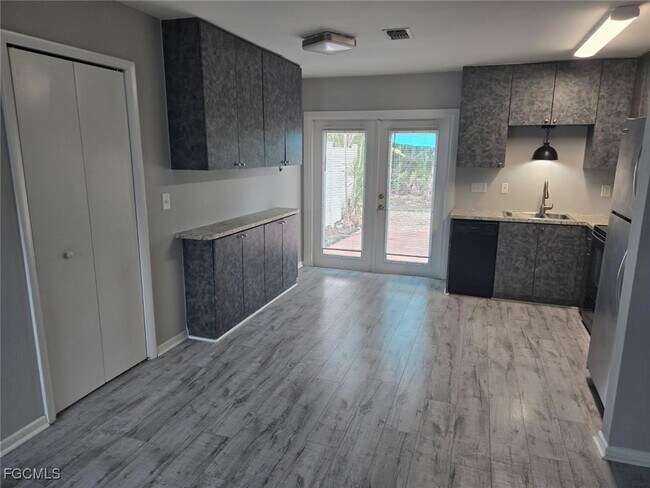 Foto del edificio - 12380 Dolphin Rd