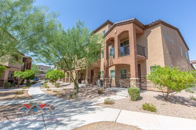 Building Photo - 2821 S Skyline Dr