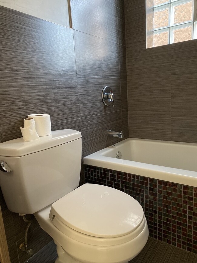 Foto del edificio - 3642 W 119th St