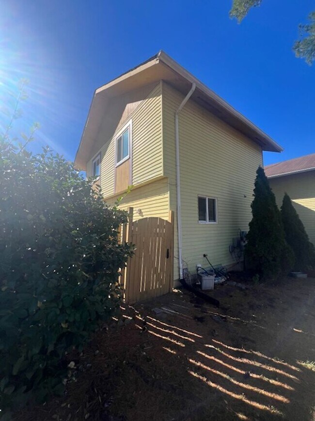 Foto del edificio - NICE WELL MAINTAINED TOWNHOME