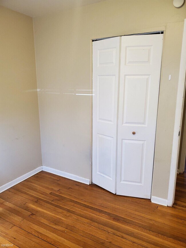 Building Photo - 3 br, 1 bath House - 2761 Woodruff Ln  1 B...