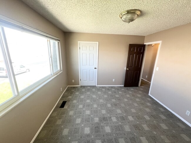 Building Photo - 310 E 1400 S