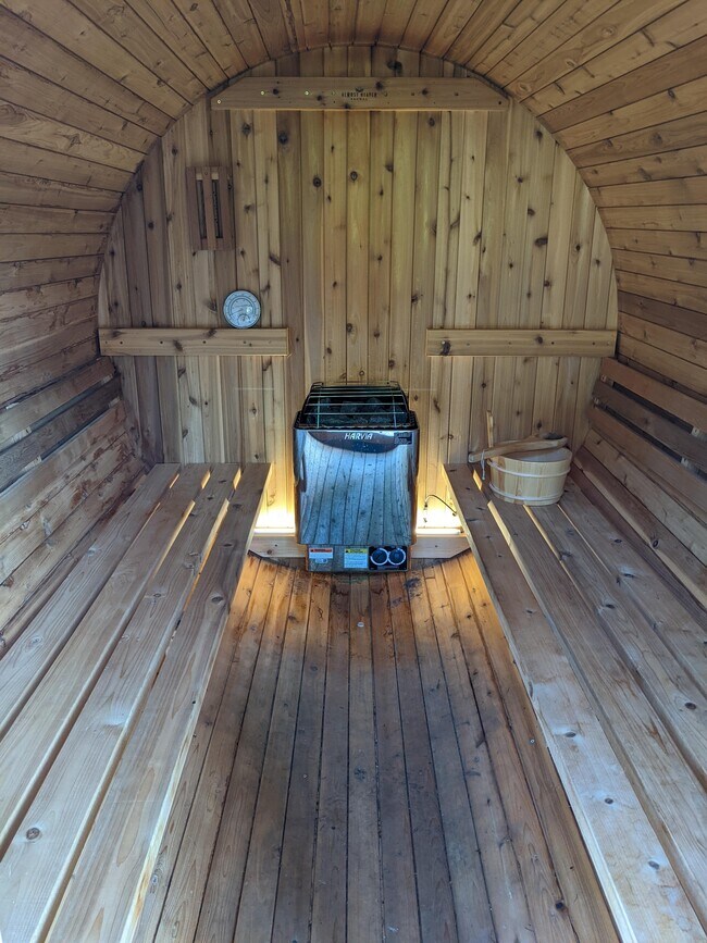 Foto del edificio - 2230 Hideaway Ct