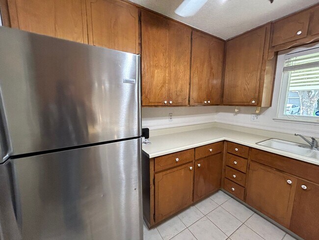 Building Photo - 829 Pennington Pl