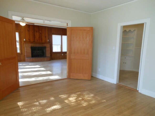 Foto del edificio - 2512 Enfield Rd