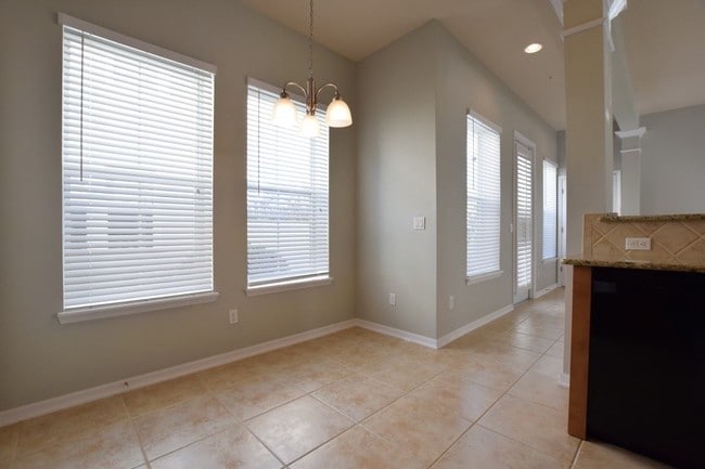 Building Photo - 3 br, 2.5 bath House - 1619 Hanks Avenue