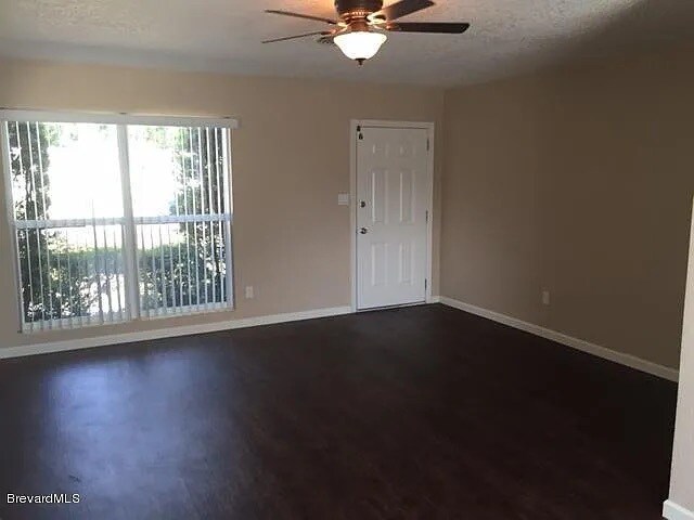 Building Photo - 907 Acacia Way